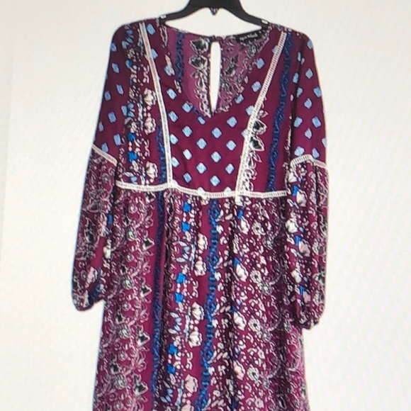 Sequin Hearts Dresses & Skirts - Sequin Hearts burgundy colored Bishop Sleeve Flowy mini v neck dress size small